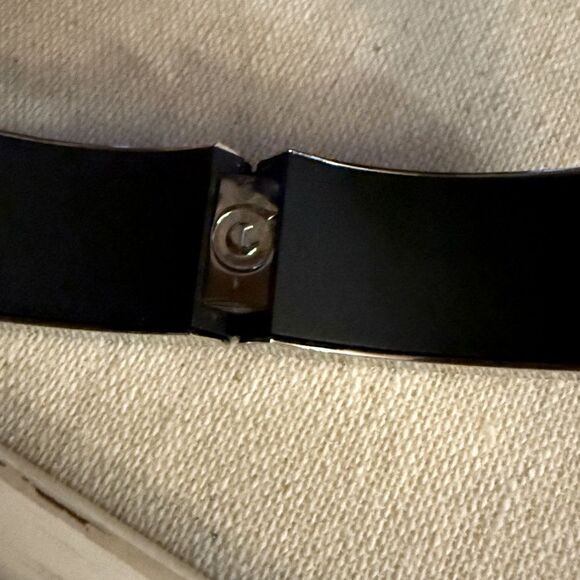 Mark & Graham Silver Hinged charging bracelet S - Picture 8 of 8